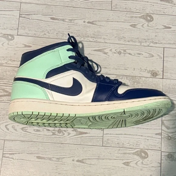 Men’s Nike Air Jordan 1 Mid “Blue Mint” Sneakers Size 9 - Picture 3 of 11